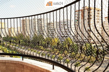  Stabilne i oszczędne zabezpieczanie balkonu za pomocą siatki sznurkowej 