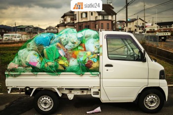  Rozwiewane śmieci przez wiatr - zabezpiecz odpady siatką — Dobre zabezpieczenie siatkami śmieci 