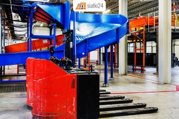  Hala firmowa - Siatka osłonowa do linii produkcyjnych zagwarantuje sprawność i bezpieczeństwo pracy na hali 