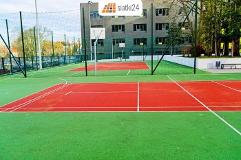  Ogrodzenie kortu tenisowego z siatki o wielkości oczka 2cm Siatki na ogrodzenie kortu do tenisa ziemnego - małe oczko siatki 