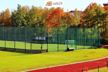  Ogrodzenia boisk - Sportowe ogrodzenie boiska z siatek 
