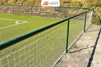  Ogrodzenia boisk - Sportowe ogrodzenie boiska z siatek 
